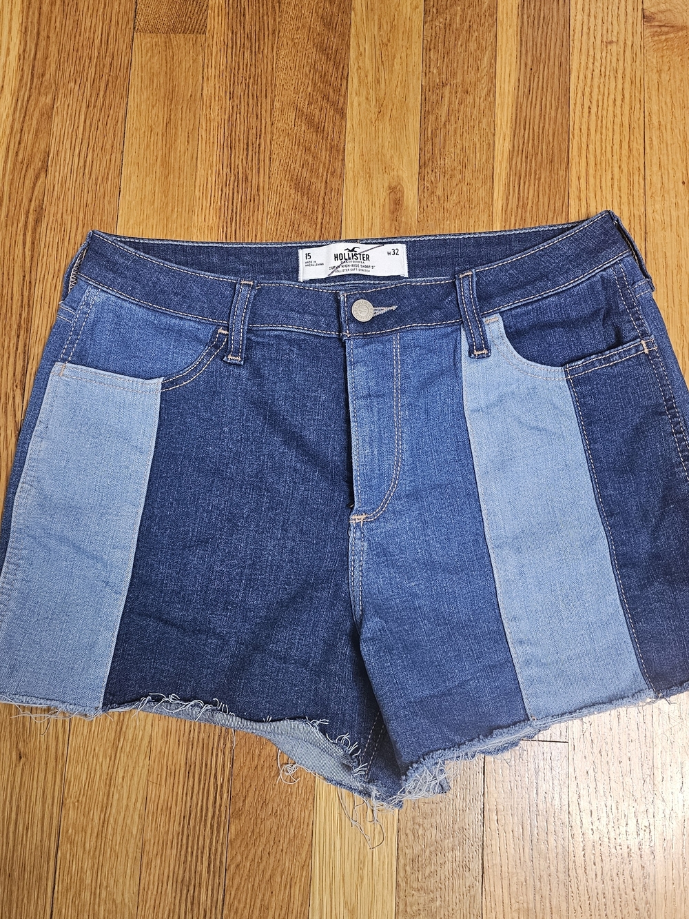Hollister Patchwork Denim Shorts in Multi-Blue In Size 15/W32